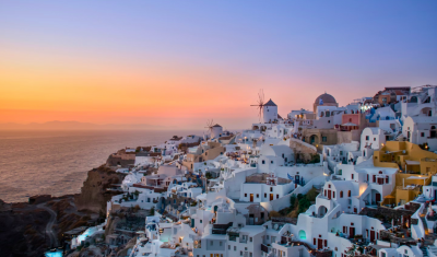Santorini Minimoon: Caldera Hideaways, Clifftop Hikes & Chill