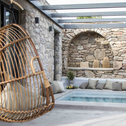 One-bedroom pool suite