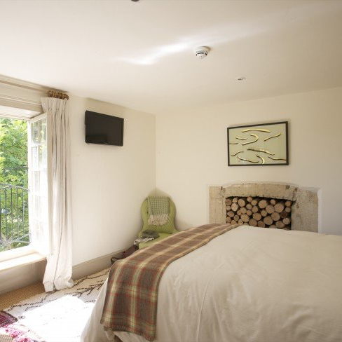 Medium Room