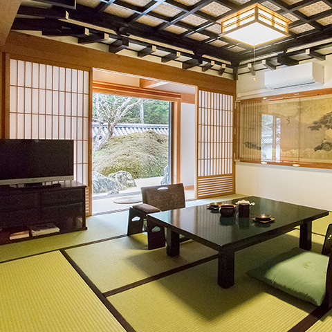 Japanese-style room 